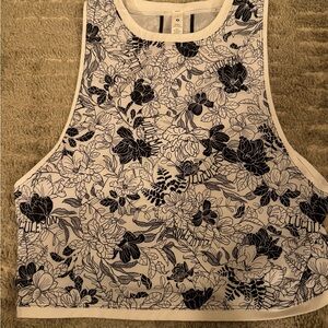 Lululemon crop top